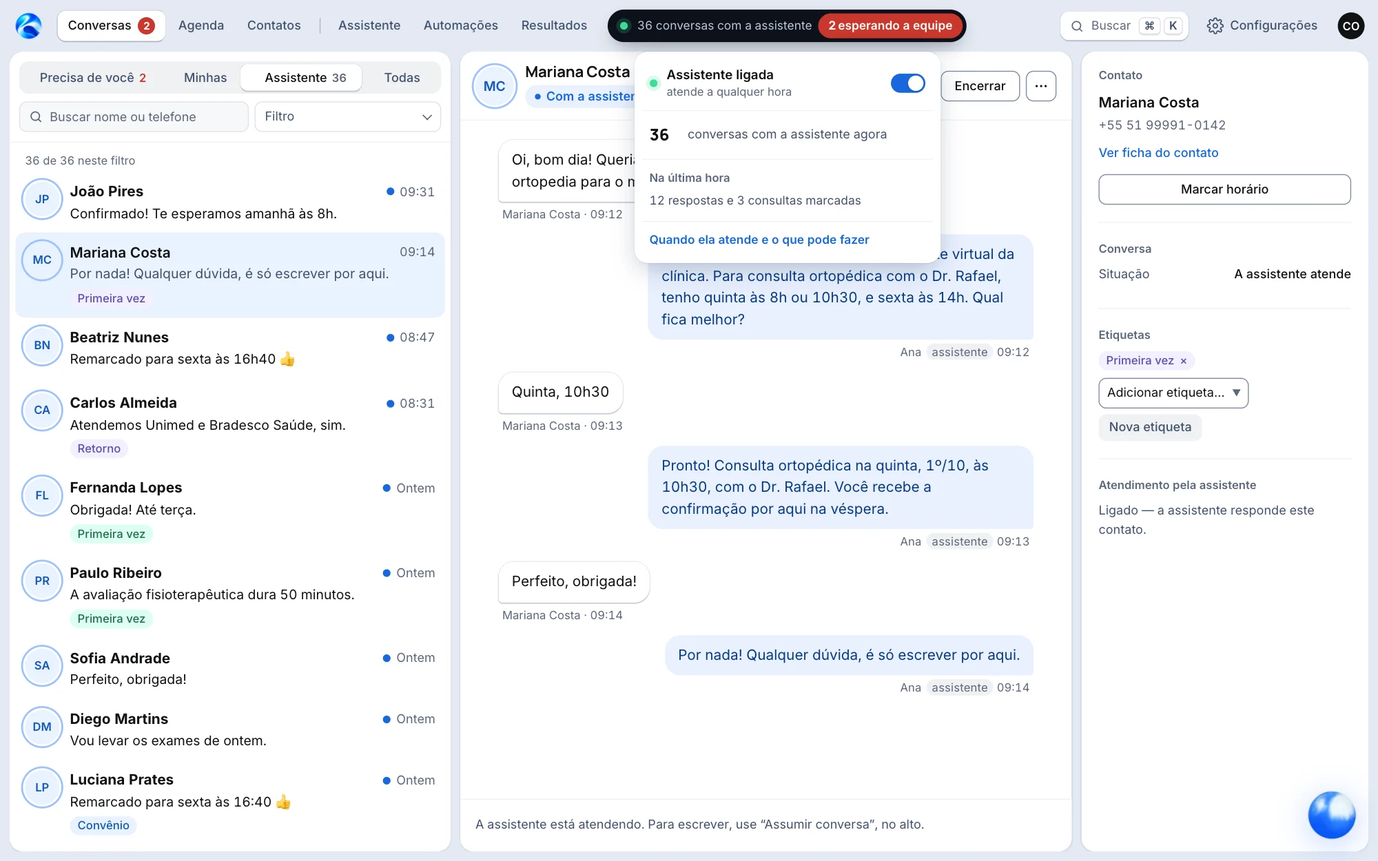 Cápsula da assistente aberta no painel do aptimus: assistente ligada, atendendo a qualquer hora, com o número de conversas em andamento e o interruptor para desligá-la.